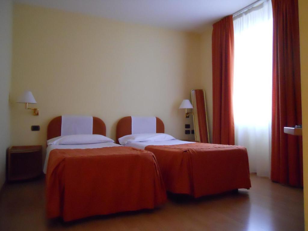 ОТЕЛЬ ALBERGO ITALIA УРБИНО 3* (Италия) - от 5715 RUB | NOCHI